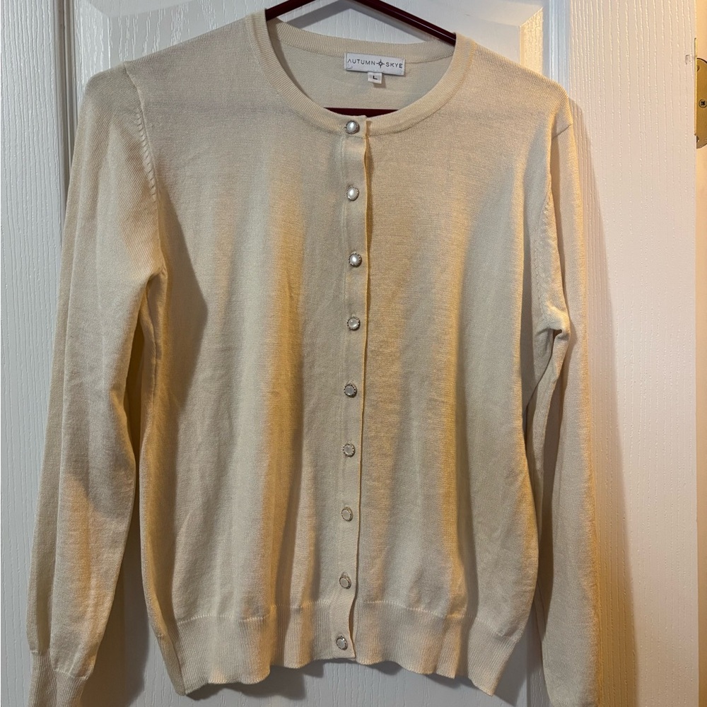 Autumn sky size large Light Cream Button-Up Cardigan